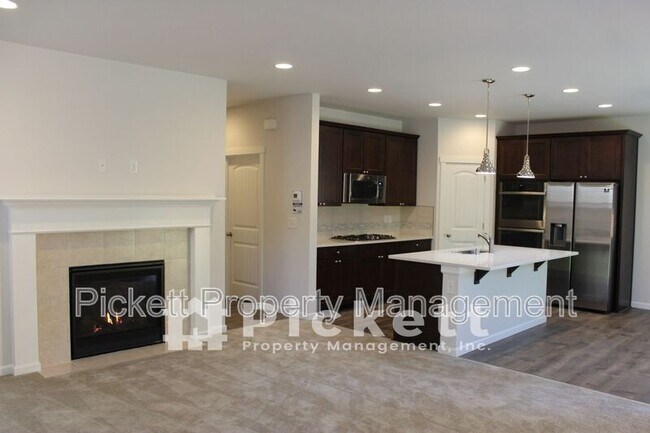 Building Photo - 4222 Andasio Loop SE