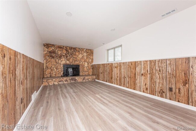 Building Photo - 29489 Geraldine Rd