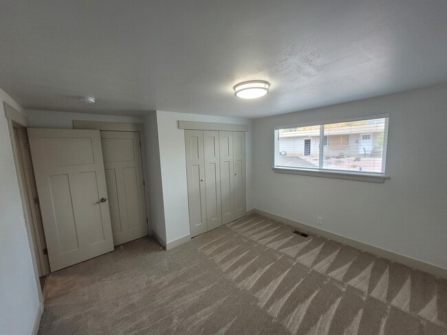 Building Photo - 245 W 200 N