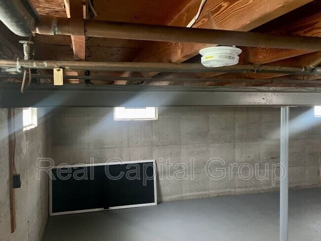 Building Photo - 33 Panama Ln