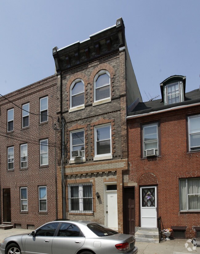 Primary Photo - 327 Catharine St