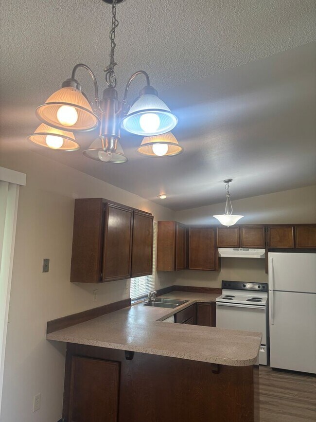 Building Photo - 1057