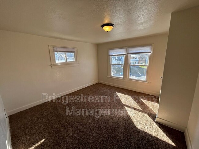 Building Photo - 1038 Walnut Hill Pl