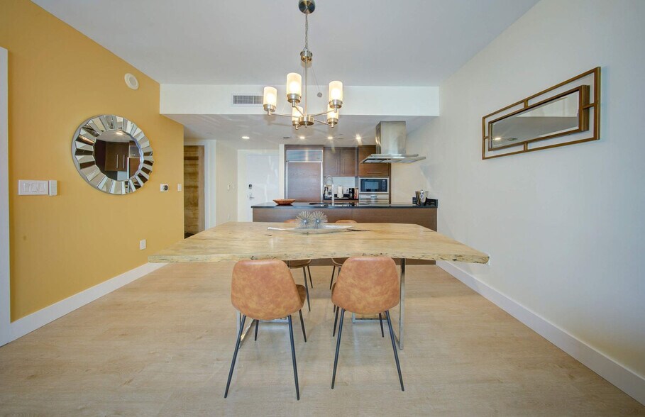 Building Photo - 485 Brickell Ave