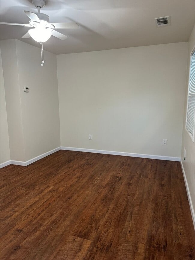 Building Photo - 2 Bed 1 Bath House in Oakland