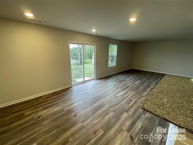 Building Photo - 354 Hollingswood Dr