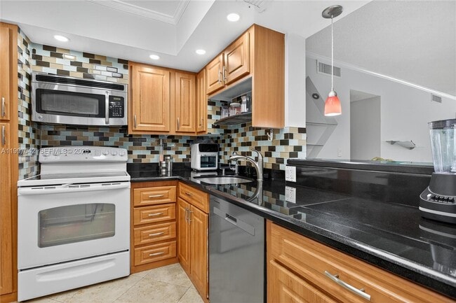 Building Photo - 2671 S Course Dr