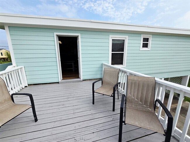 Building Photo - 16611 Jolly Roger Rd