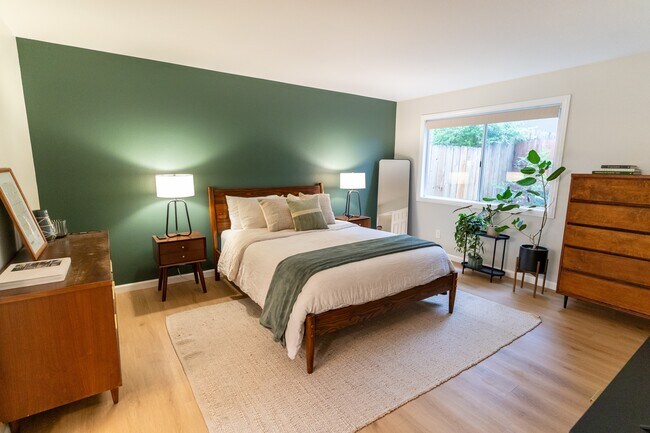 Building Photo - 1304 Palomar Pl