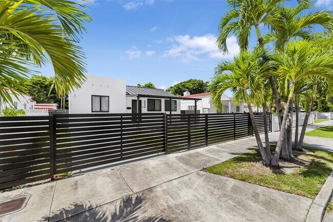 Primary Photo - 2244 SW 10th St
