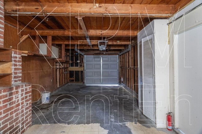 Building Photo - 1545 Douglas Rd