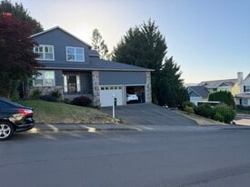 Building Photo - 973 Eisenhower Dr NW