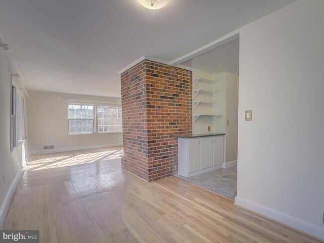 Building Photo - 31 Fort Williams Pkwy