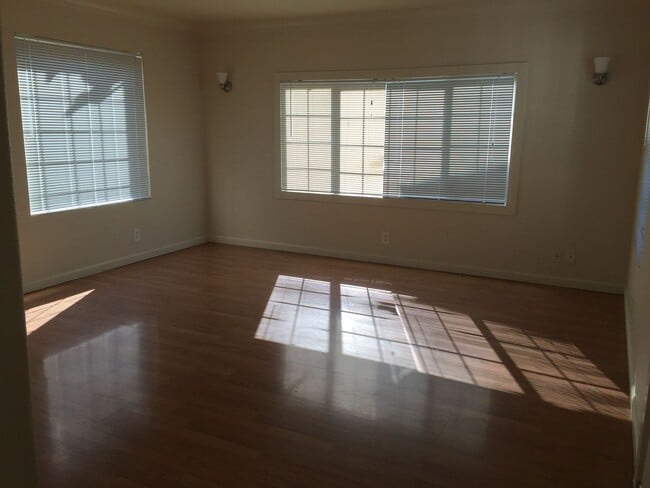 Building Photo - 2Bed/1Bath Single Family Home Located In Private Area Near East 14th St. San Leandro, Ca.