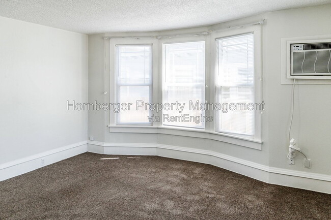 Building Photo - 1432 W Knox Ave