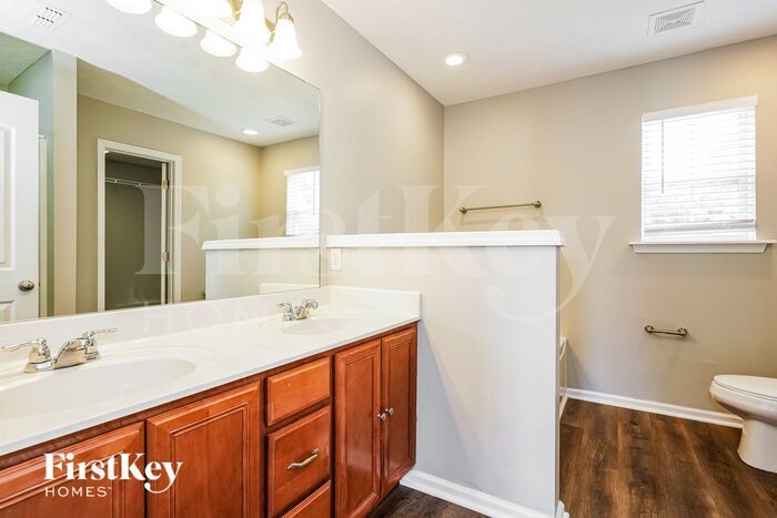 Building Photo - 8820 Cressent Glen Ct
