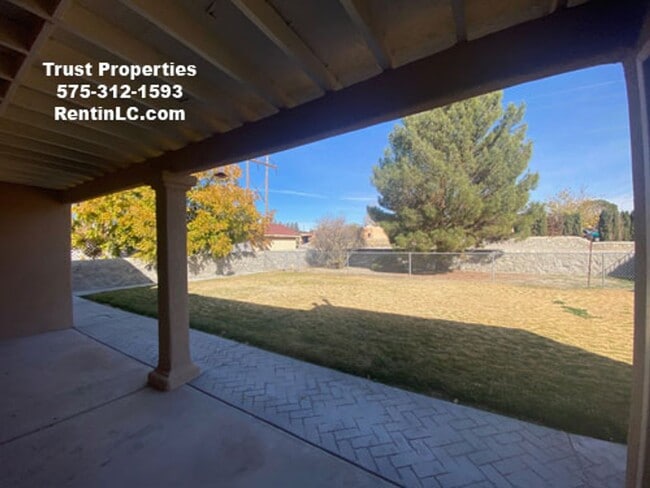 Building Photo - Spacious 4/3 off Elks Club