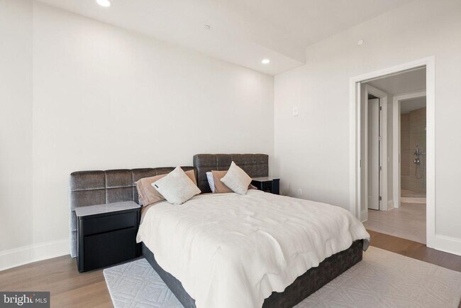 Building Photo - 7887 Jones Branch Dr