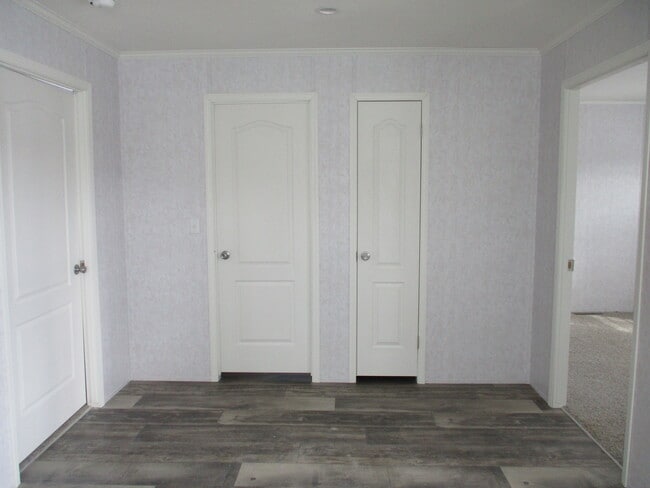 Building Photo - Fox Chapel Village