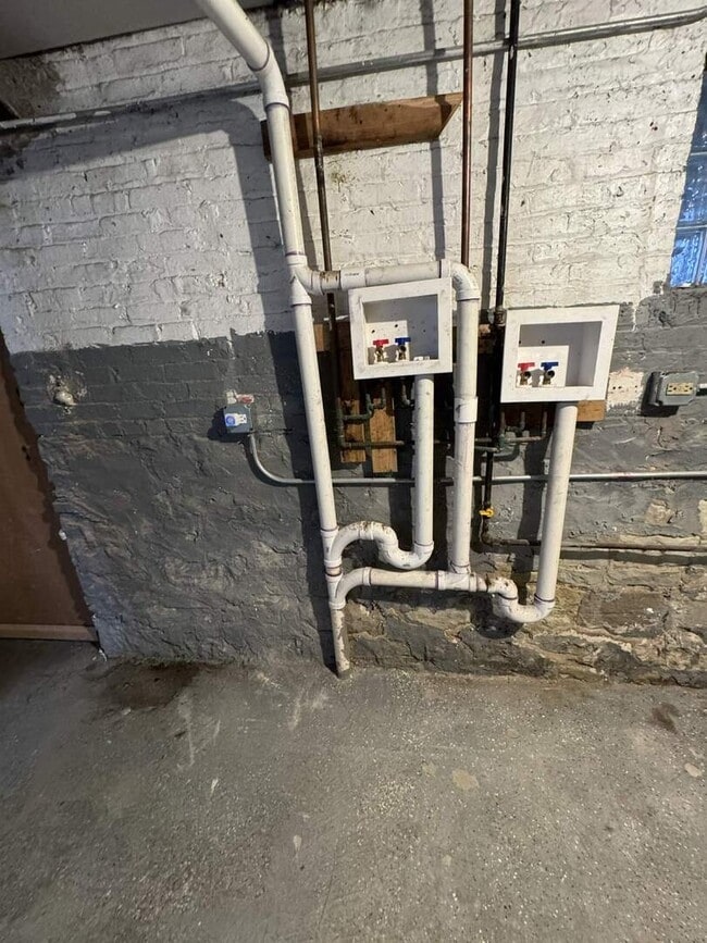 Building Photo - 6601 S Langley Ave