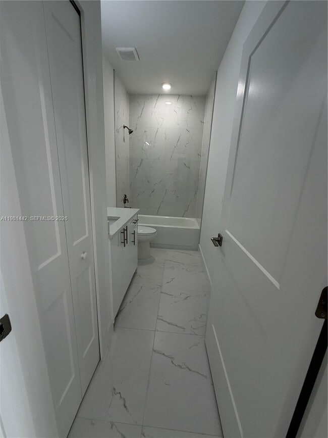 Building Photo - 721 Ivan Ave S