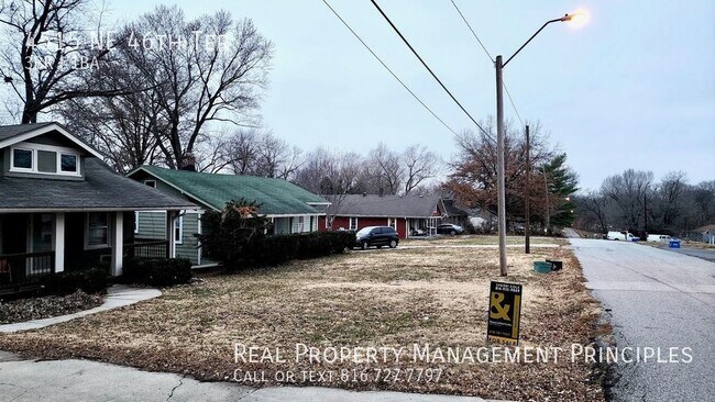 Building Photo - 4515 NE 46th Terrace