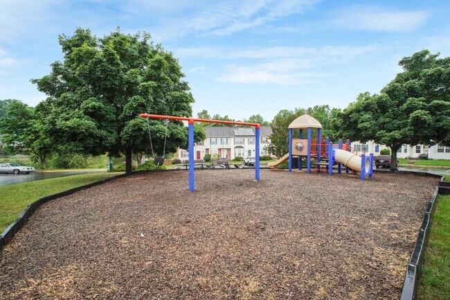 Building Photo - 405 Donelson Loop