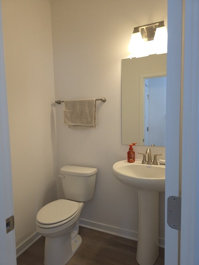 Building Photo - "Spacious 3-Bedroom Townhouse with 2.5 Baths in Columbus – 1856 Sq. Ft. of Comfort and Style!"