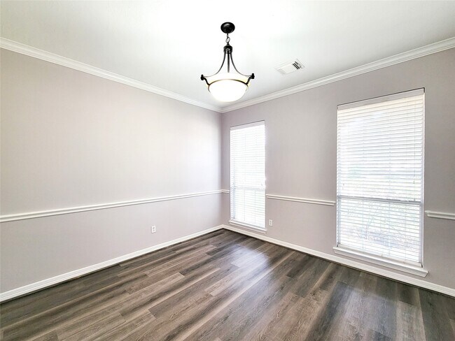 Building Photo - 17207 Mossbriar Ln