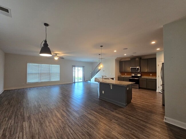 Building Photo - Beautiful home in popular Heritage Bay - F...