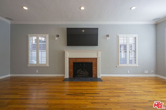 Building Photo - 2318 Canyon Dr