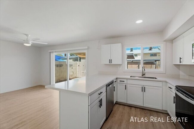 Building Photo - 3807 S Mill Ave