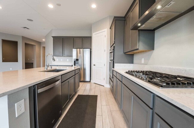 Building Photo - Stunning 3 Bedroom One Story home in Summe...