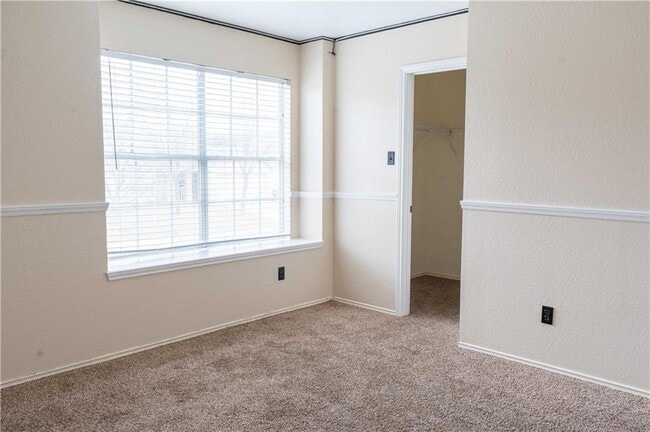 Building Photo - 1608 Diana Dr