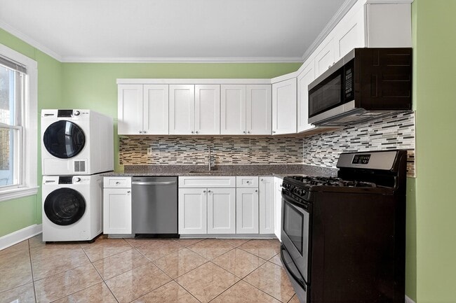 Building Photo - 133 W 28th St