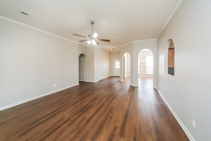 Building Photo - 10442 Sanford Dr