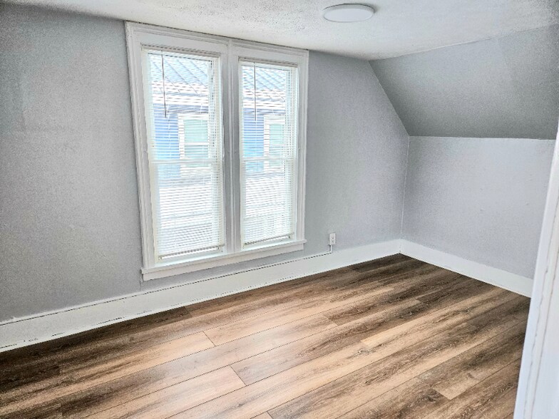 Building Photo - 25 Saltonstall St