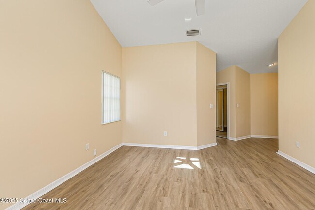 Building Photo - 1050 Fieldstone Dr
