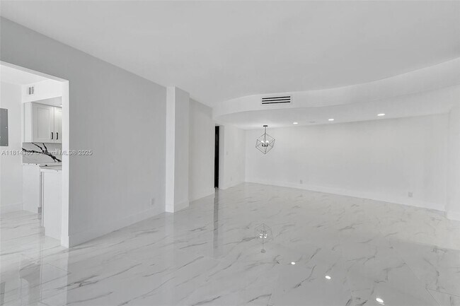Building Photo - 100 Golden Isles Dr
