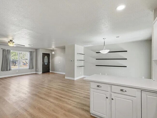 Building Photo - 12 Pintuerero Way