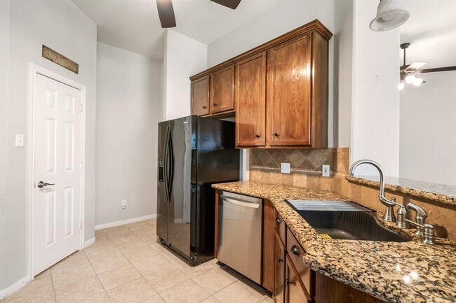 Building Photo - 12714 Lakeshore Dr