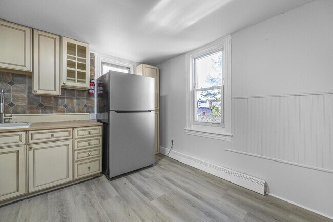 Building Photo - 520 Lincoln Ave