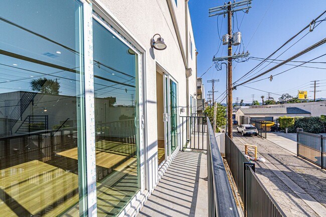 Building Photo - 5253 Agnes Ave