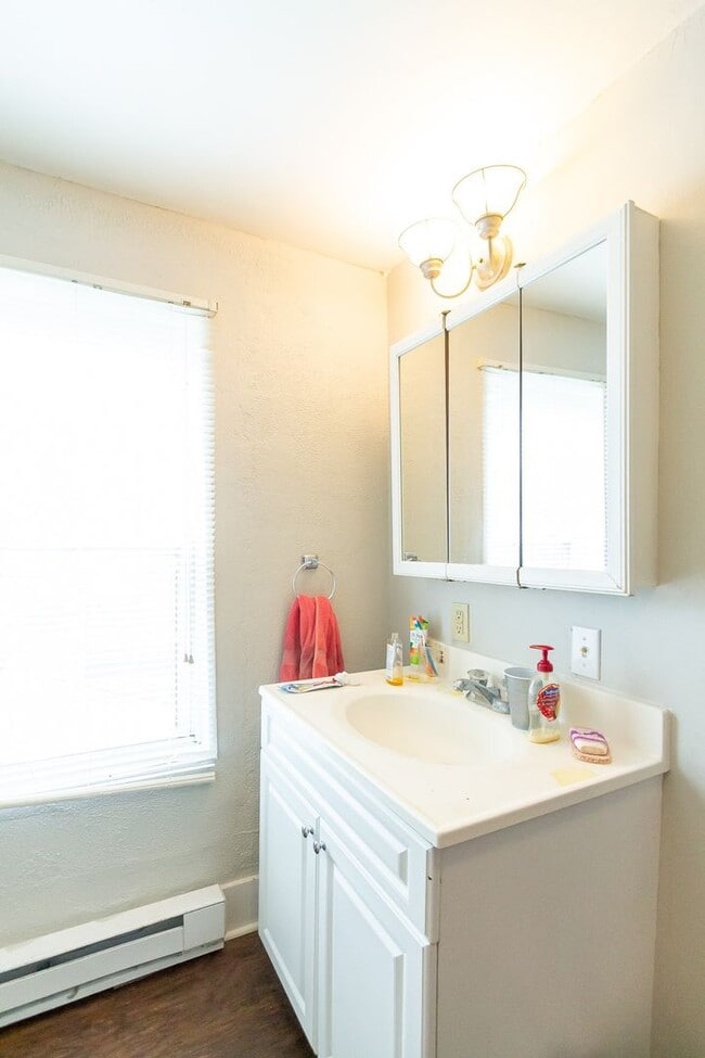 Building Photo - PRELEASING for AUGUST! Close to Campus