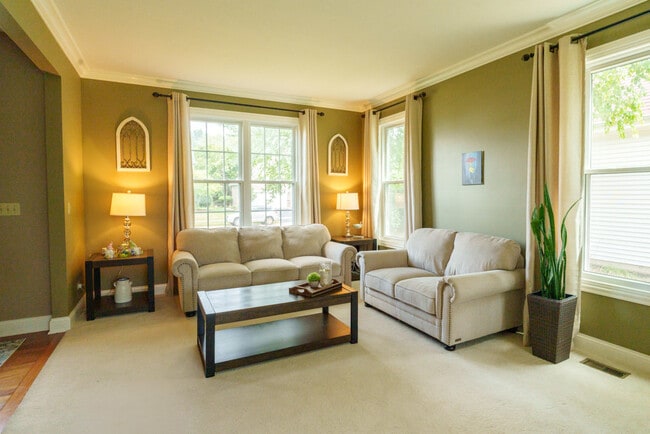 Building Photo - 864 Red Clover Dr