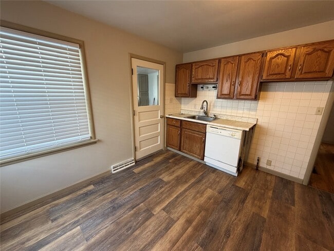 Building Photo - 3711 Charlotte St