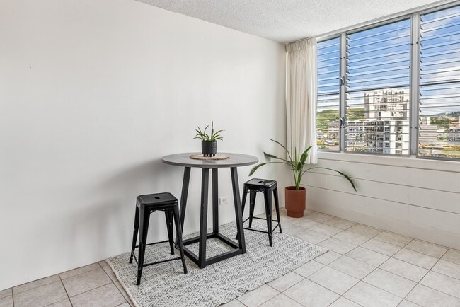 Building Photo - Conveniently Located Studio - Available April 1st