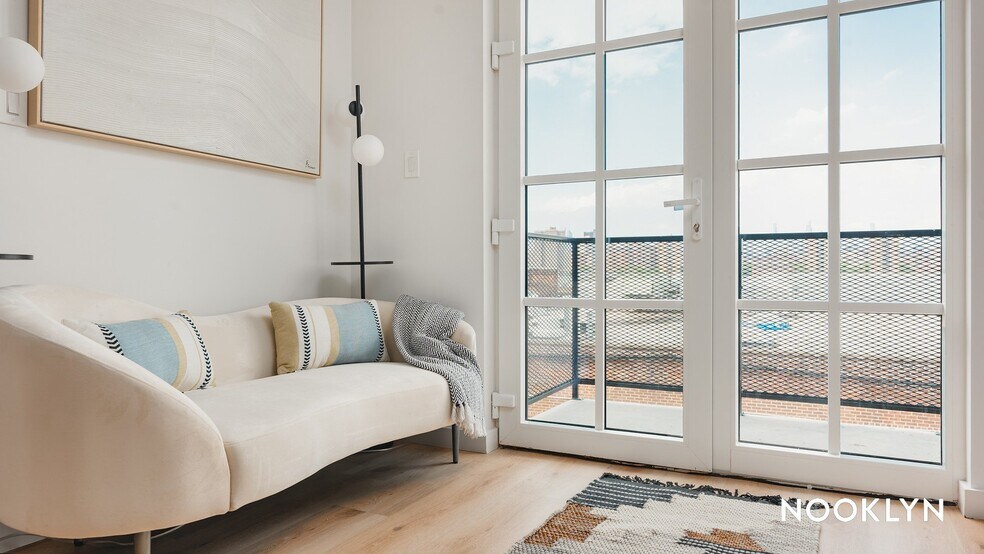 Building Photo - 68 Gold St