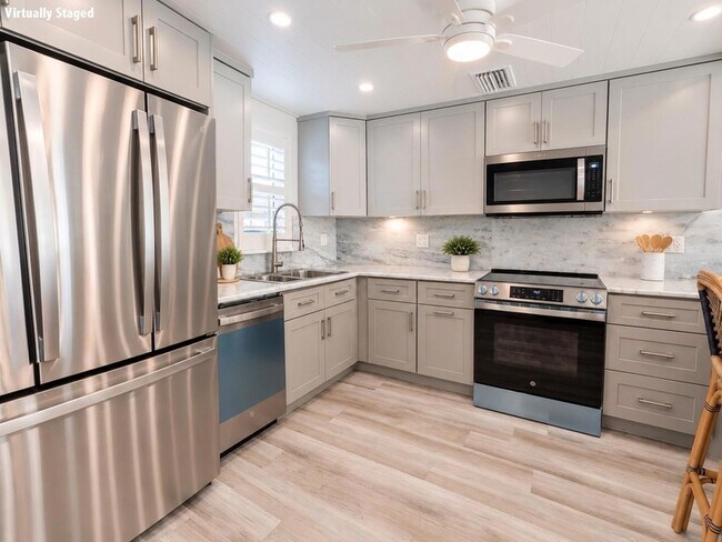 Building Photo - 7625 Sun Island Dr S