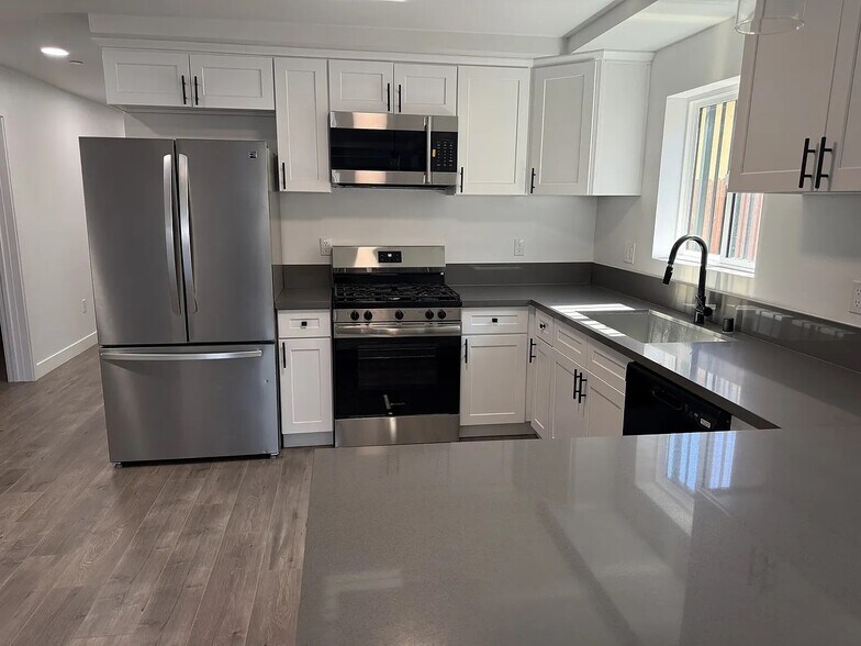 Building Photo - 1276 W 38th St